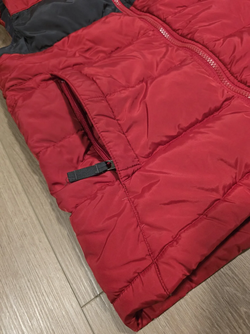 The North Face 550 Down Puffer Vest Kids Medium 10/12 Red Black Goose Down